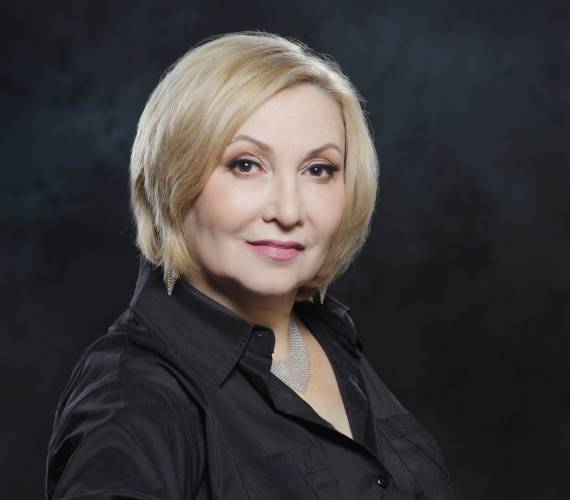 Администрация и творческий коллектив Краснодарского академического театра драмы им.М.Горького поздравляют с юбилеем творческой деятельности заслуженную артистку РФ Веру Великанову!