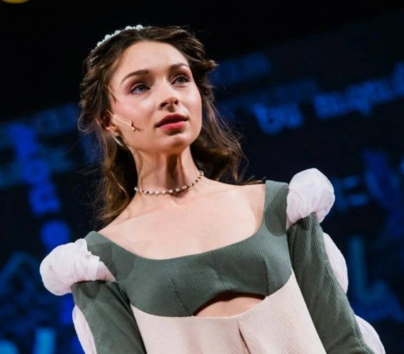 Коллектив театра поздравляет с Днём рождения актрису Анастасию Довбыш!